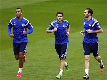 Eric Maxim Choupo-Moting, Tranquillo Barnetta und Christian Fuchs im Training. Foto: Kiko Huesca