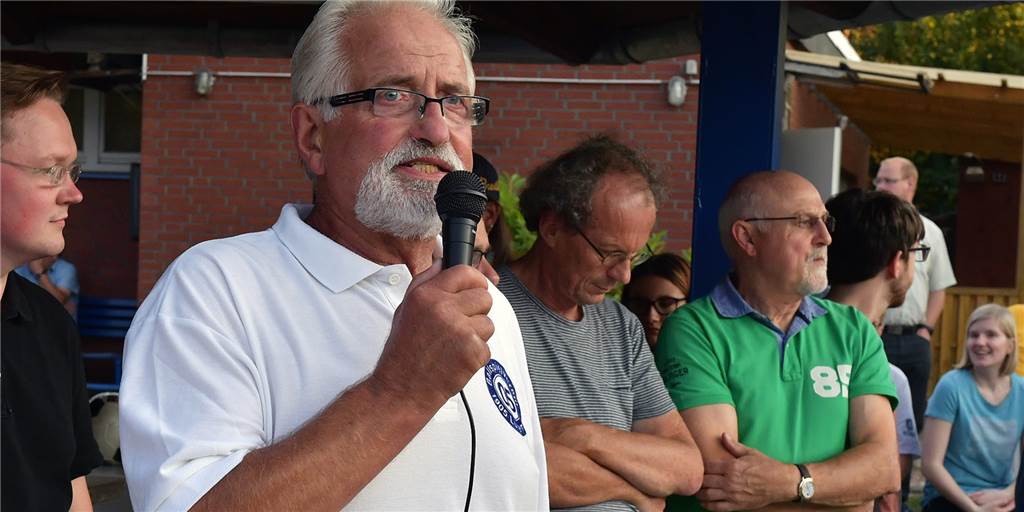 Erich Tremblau erhält Auszeichnung des DFB – Lüner Urgestein hat noch einen großen Wunsch Erich Tremblau lebt für den Fußball und wird auch nach seiner aktiven Zeit beim BV Lünen noch häufig auf dem Platz anzutreffen sein.