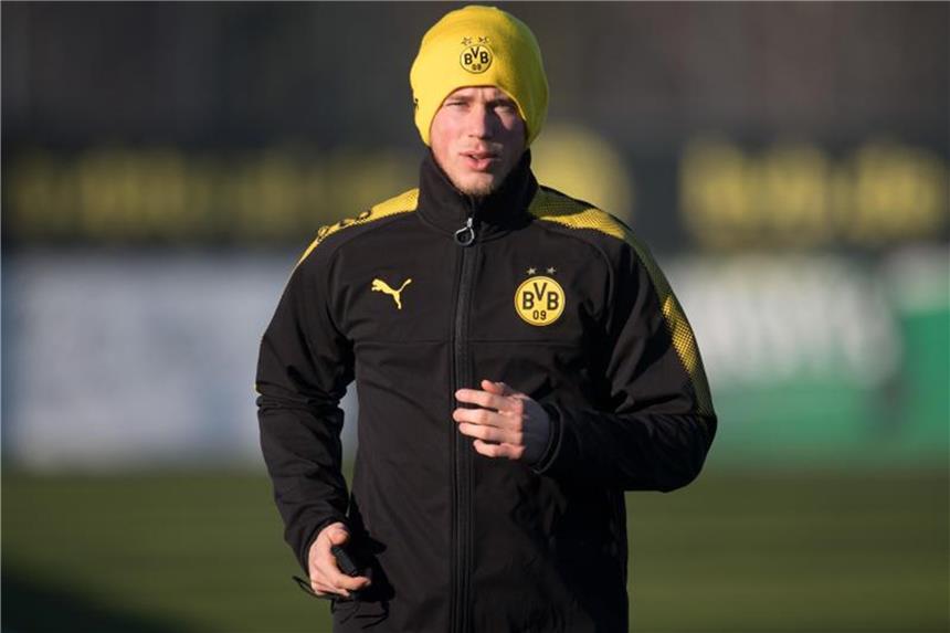 „Kicker“: Kein Durm-Wechsel zu Huddersfield Town Erik Durm von Borussia Dortmund beim Training. Foto: Bernd Thissen/Archiv