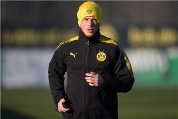 Erik Durm von Borussia Dortmund beim Training. Foto: Bernd Thissen/Archiv