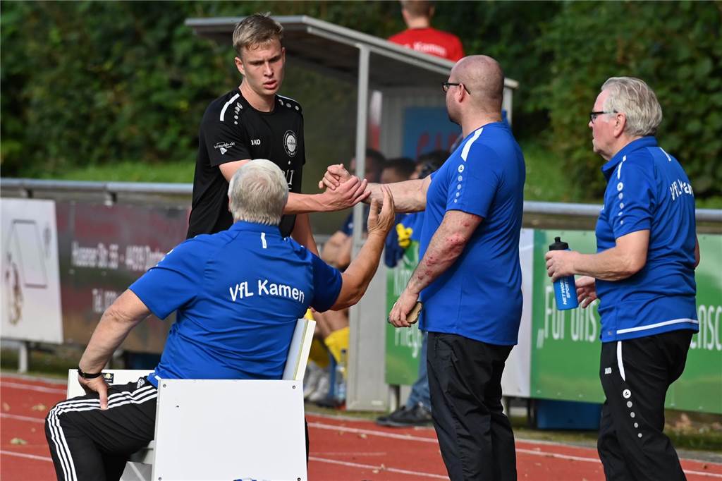 Spitzenreiter VfL Kamen fügt SV Herbern heftige Niederlage zu: Slapstick-Tor in Piplica-Manier Erik Heidbrink traf zum wichtigen 1:1 gegen seinen Ex-Verein.