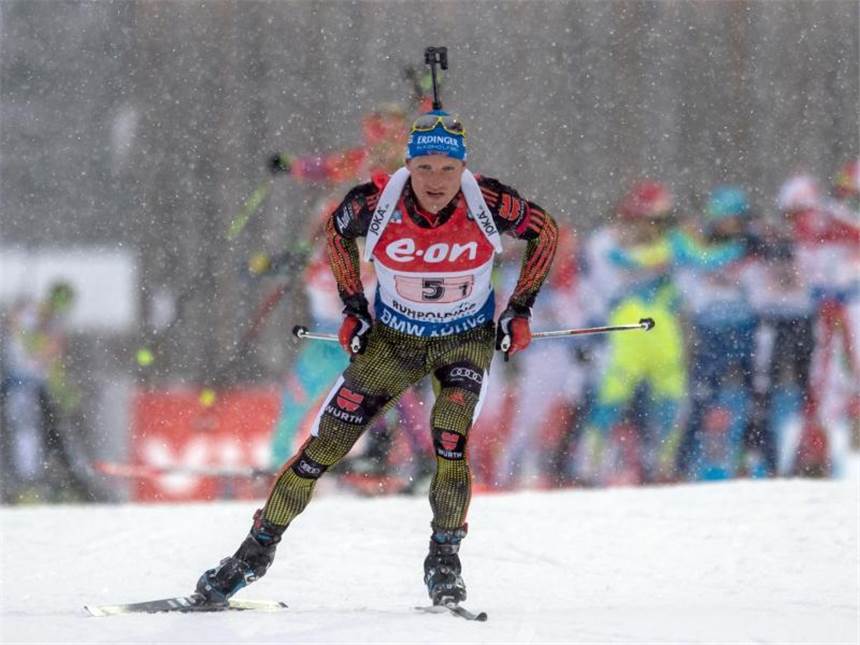 Deutsche Staffel in Ruhpolding Fünfte - Norwegen siegt Erik Lesser geht mit einem starken Lauf als Erster der deutschen Staffel ins Rennen. Foto: Matthias Balk