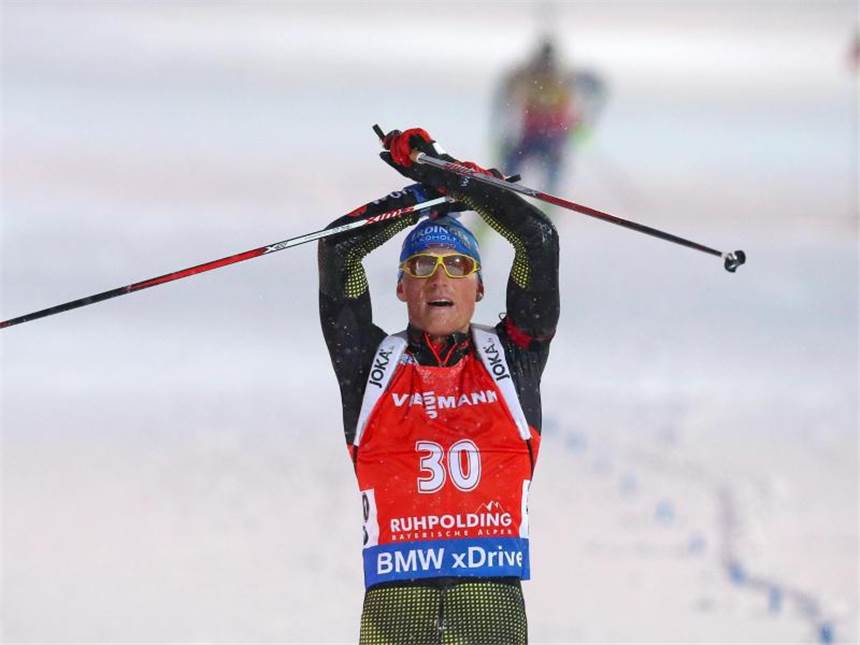 Lesser stürmt in Ruhpolding zum Sieg im Massenstart Erik Lesser siegte in Ruhpolding beim 15 km Massenstart. Foto: Karl-Josef Hildenbrand