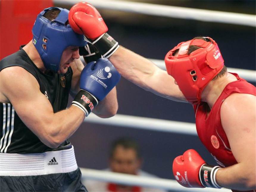 Weltserie: Deutsche Boxstaffel im Viertelfinale raus Erik Pfeifer (l) war gegen Kasachstan noch am nächsten an einem Sieg dran. Foto: Tatyana Zenkovich