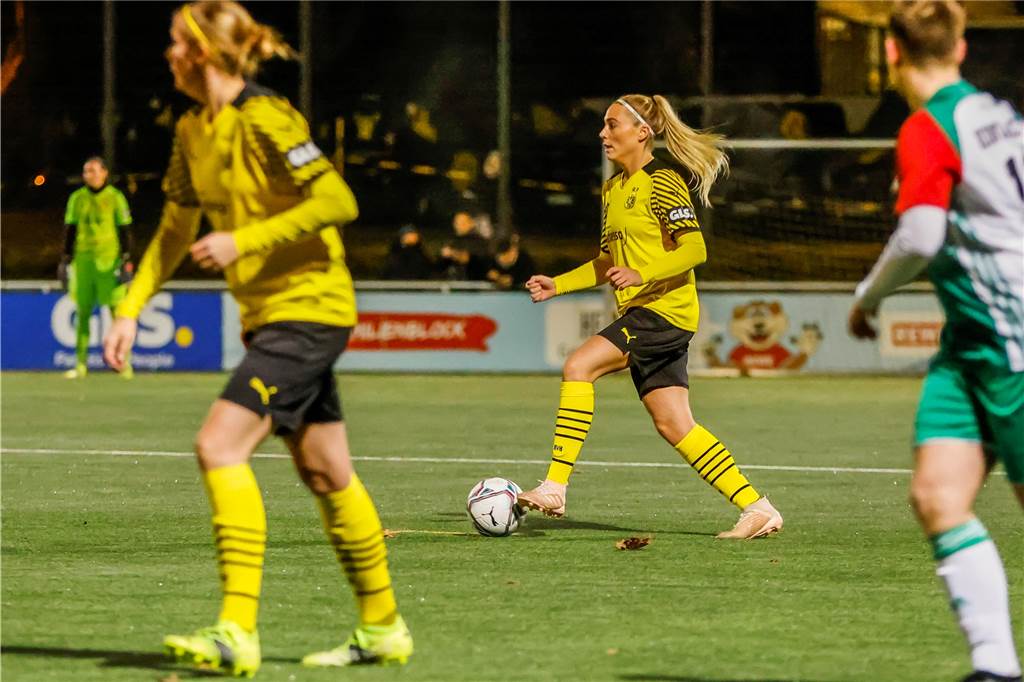 Borussia Dortmund erlebt besonderes Kreispokal-Spiel - vor allem eine Spielerin Erlebte eine besondere Partie am Montagabend: Ana Louisa Zabell (M.).