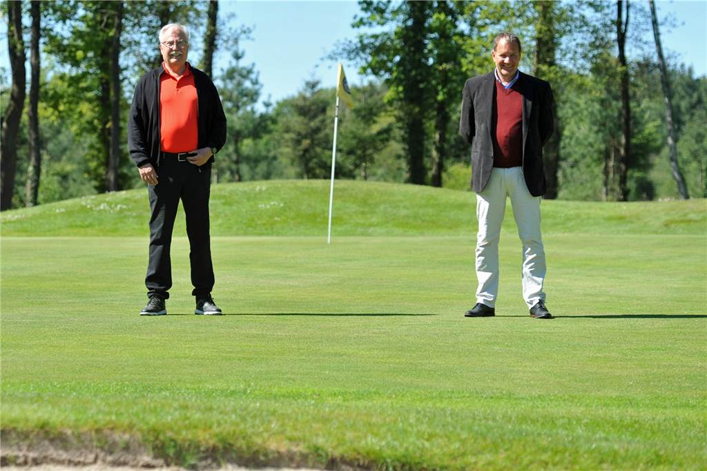 Tennis, Golf und Reiten: Ahauser Sportler lassen keine Zeit verstreichen Erleichtert, dass die Anlage des Golf- und Landclubs wieder geöffnet sein darf, sind Präsident Andreas Banger (l.) und Geschäftsführer Bernhard Meyer.
