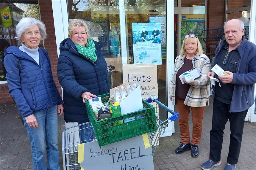 Erler Frauen starten spontane Spendenaktion für Tafel und Flüchtlinge Erler Frauen sammeln vor dem Edeka-Markt in Erle Spenden für die Borkener Tafel und Flüchtlinge aus der Ukraine.