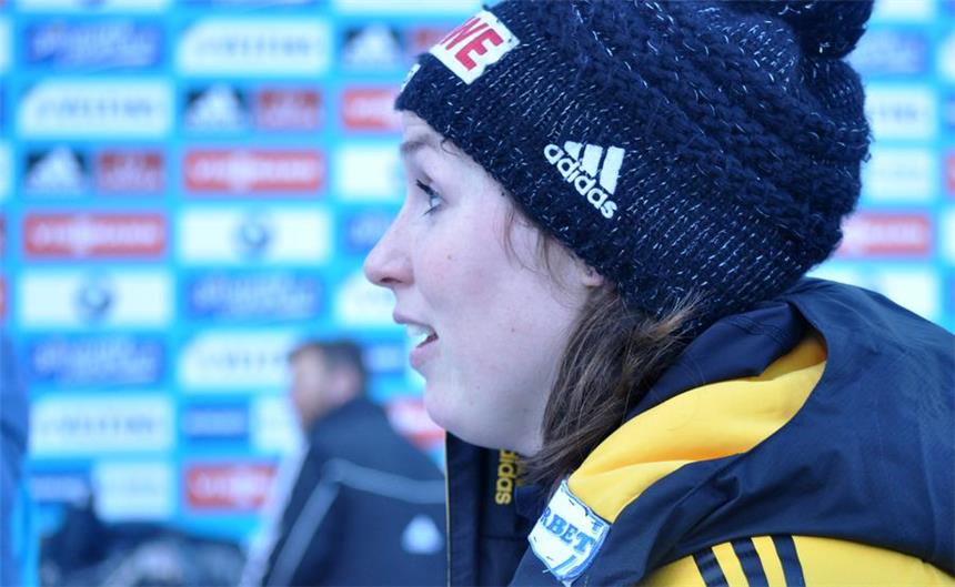 Erline Nolte meistert ersten Wettkampf mit neuer Pilotin Erline Nolte gönnte sich nach ihrem Erfolg in Altenberg als Siegergetränk einen Kaffee mit Kolleginnen, die wie sie selbst vor Ort geblieben sind, weil sich die 600 Kilometer lange Heimreise vor dem Weltcupstart am Freitag nicht gelohnt hätte.