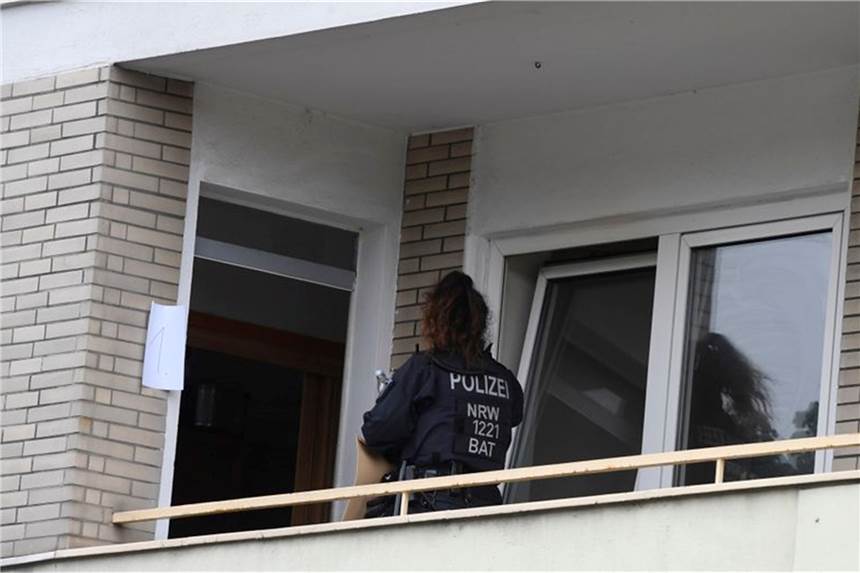 Anschlagspläne auf Synagoge - Weitere Funde bei 16-Jährigem Ermittler durchsuchen ein Mehrfamilienhaus in Hagen.