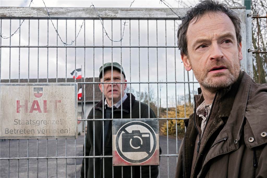 Tatort Dortmund: Ludger Burmann nimmt in der Kritik kein Blatt vor den Mund Ermittlungen bei einem Reichsbürger: Friedemann Keller (Götz Schubert, l.) regiert in seinem „Freien Reich Frieden“, davon will sich Kommissar Peter Faber (Jörg Hartmann) selbst ein Bild machen.