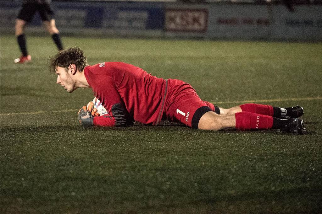 Halterner A-Junioren schaffen die Sensation: TuS schlägt im Pokal Bundesligist Preußen Münster Erneut einer der Pokalhelden des TuS Haltern am See: Philipp Hirsch hielt, was es zu halten gab. Nur bei einem Sonntagsschuss war er machtlos.