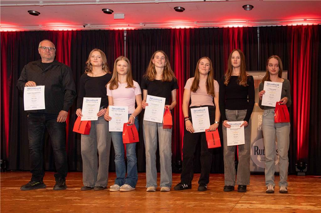 Erneut stand ein Abend ganz im Zeichen des Sports: Am Samstag wurden in der Aula des Schulzentrums Sportler und Sportlerinnen Halterns von Stadt und Stadtsportverband für ihre Leistungen im vergangenen Jahr ausgezeichnet.