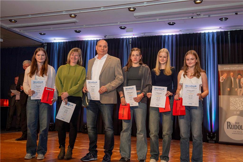 Erneut stand ein Abend ganz im Zeichen des Sports: Am Samstag wurden in der Aula des Schulzentrums Sportler und Sportlerinnen Halterns von Stadt und Stadtsportverband für ihre Leistungen im vergangenen Jahr ausgezeichnet.