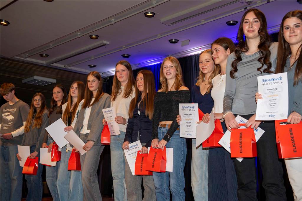 Erneut stand ein Abend ganz im Zeichen des Sports: Am Samstag wurden in der Aula des Schulzentrums Sportler und Sportlerinnen Halterns von Stadt und Stadtsportverband für ihre Leistungen im vergangenen Jahr ausgezeichnet.