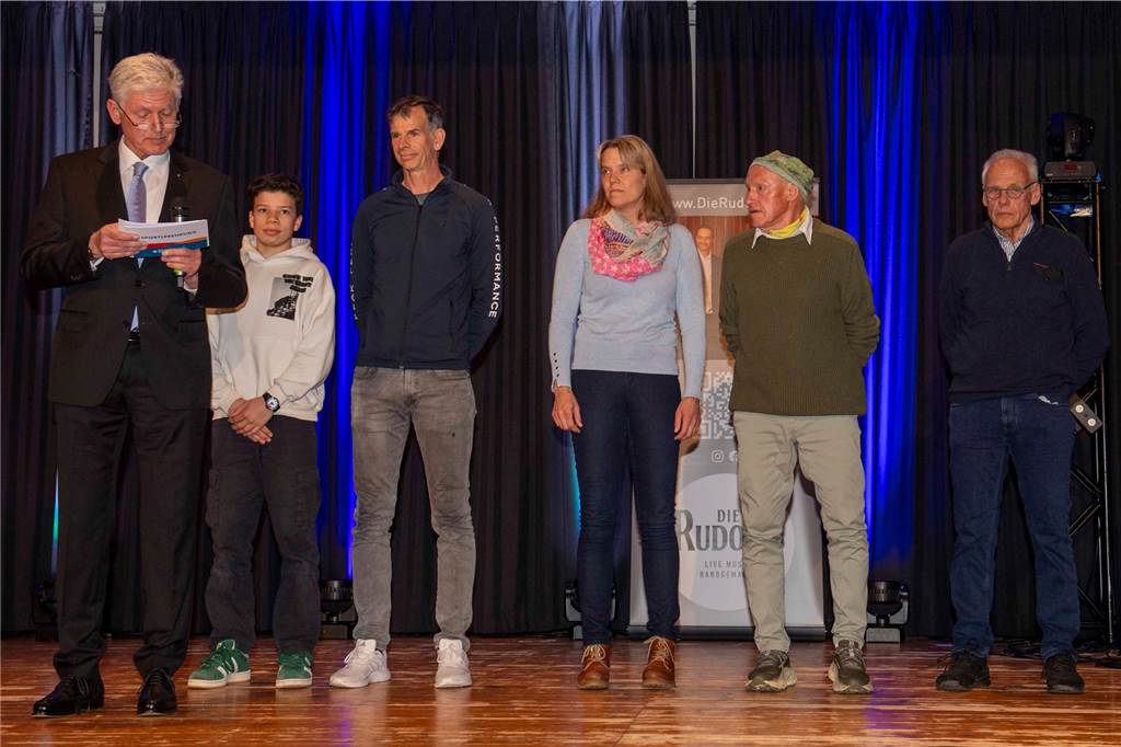 Erneut stand ein Abend ganz im Zeichen des Sports: Am Samstag wurden in der Aula des Schulzentrums Sportler und Sportlerinnen Halterns von Stadt und Stadtsportverband für ihre Leistungen im vergangenen Jahr ausgezeichnet.