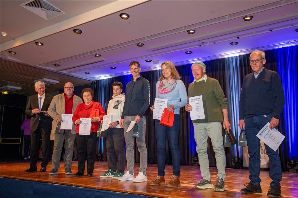 Erneut stand ein Abend ganz im Zeichen des Sports: Am Samstag wurden in der Aula des Schulzentrums Sportler und Sportlerinnen Halterns von Stadt und Stadtsportverband für ihre Leistungen im vergangenen Jahr ausgezeichnet.