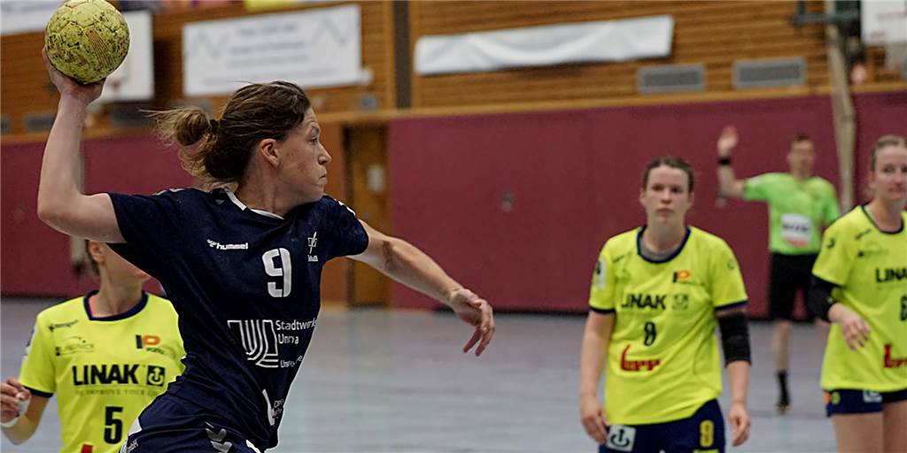 Mit vielen Fotos: Königsborner SV verabschiedet sich mit einer Heimniederlage aus der 3. Liga Erneuter Ausgleich durch Kathrin Fahn zum 21:21: Die Rechtshänderin spielte eine ganz starke Partie.