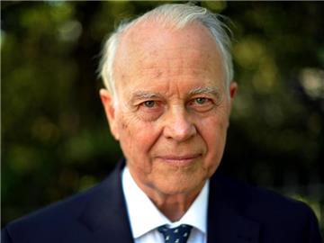 Ernst Albrecht war von 1976 bis 1990 Ministerpräsident von Niedersachsen und litt seit Jahren an Alzheimer. Foto: Jochen Lübke/Archiv
