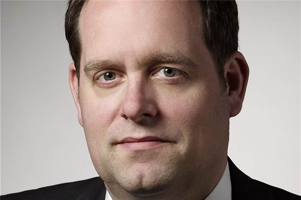Dortmunder Arbeitgeber wollen Impfstatus abfragen: „Auskunft ist unverzichtbar“ Ernst-Peter Brasse ist Geschäftsführer der Unternehmensverbände für Dortmund und Umgebung. „Durch die Steigerung der Impfquote und die Entschärfung einzelner Corona-Schutzmaßnahmen gehen immer mehr Unternehmen dazu über, betriebliche Maßnahmen zu lockern. Gerade hierbei ist es aber für die Unternehmen von entscheidender Bedeutung, zu wissen, wer im Unternehmen geimpft ist“, sagt er.