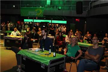 Ernüchtert bis konsterniert reagierte man auf der Wahlparty der Grünen im FZW auf die erste Prognose um 18 Uhr.