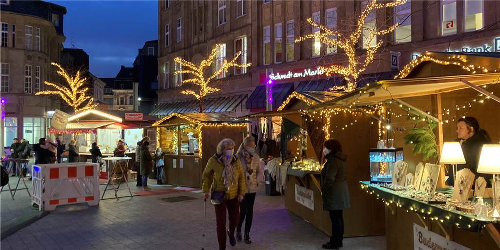 Eröffnung des Castroper Weihnachtsmarktes 2021: Nicht auszuschließen ist, dass die Beleuchtung 2022 weniger intensiv ausfällt.