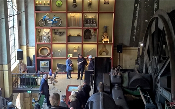 Eröffnung des interaktiven Regals in der Maschinenhalle auf dem Zechengelände.