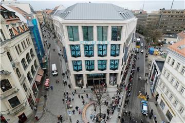 Eröffnung eines neuen Primark-Warenhauses in Leipzig: Das irische Textilunternehmen betreibt zurzeit in Deutschland 22 Filialen. Foto: Sebastian Willnow