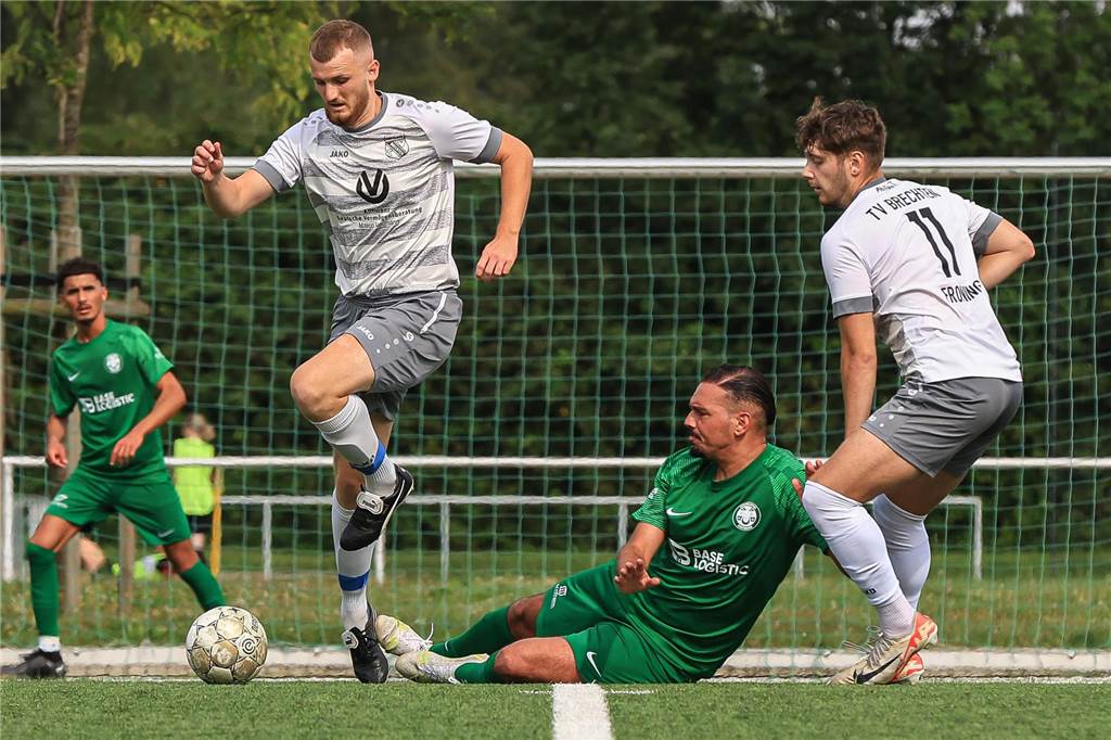 Osmanlispor Dortmund schießt TV Brechten ab: Drei Tore in sechs Minuten sind Vorentscheidung Ersan Kusacki (u.) schoss das vierte Tor für Osmanlispor Dortmund.