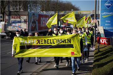 Erst am Donnerstag (3.3) gab es eine Verdi-Demo auf der B1 für bessere Löhne.