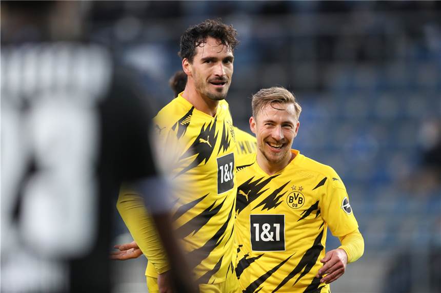 Hummels im Mittelpunkt: BVB-Matchwinner in Bielefeld - dann verletzt raus Erst Doppel-Torschütze, dann angeschlagen ausgewechselt: BVB-Abwehrchef Mats Hummels.