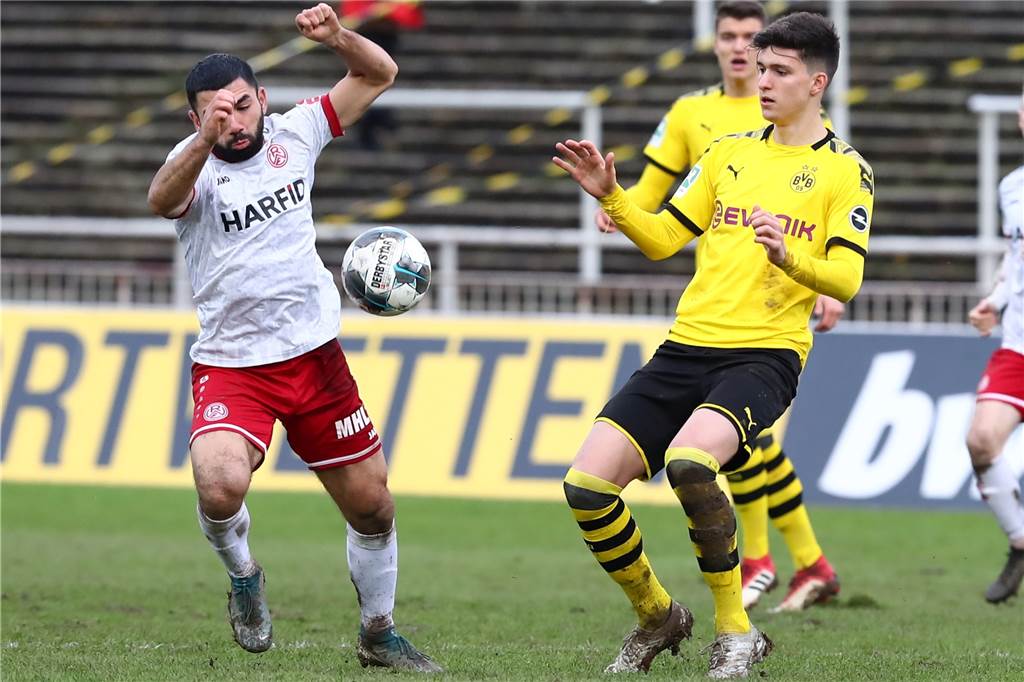 BVB-Debütant Leonardo Balerdi: Ich habe hart dafür gearbeitet Erst Düsseldorf, dann Essen: Leonardo Balerdi (r.) unterlag am Sonntag mit der U23 gegen Essen 0:1.
