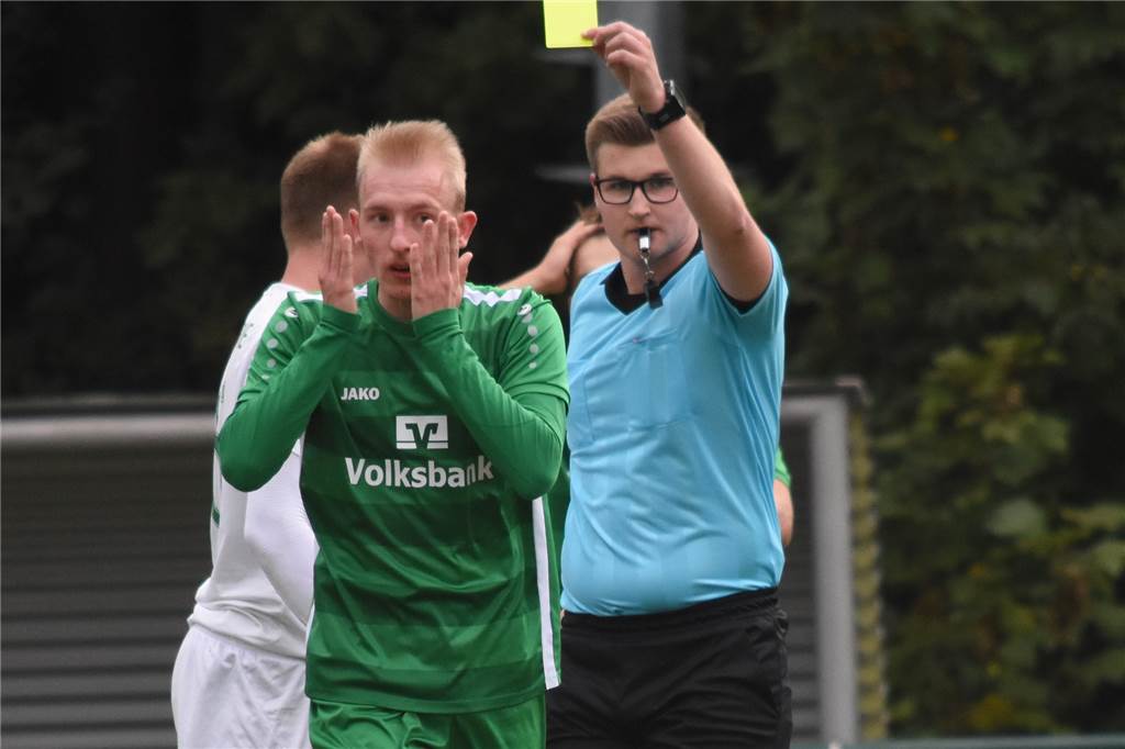Felix Schröder ist der tragische Held des SuS Olfen am vierten Spieltag Erst gab es Gelb für Felix Schröder...