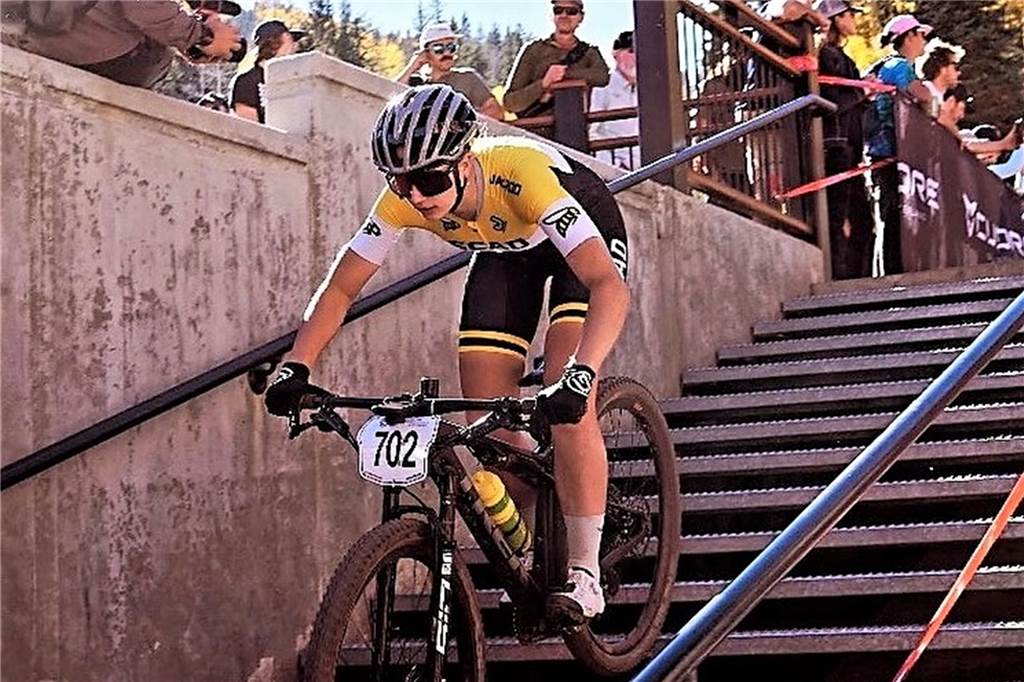 „Habe ich noch nie erlebt“: Heftiger Sturz bei USA-Rennen bremst Jette Aelken aus Erst ging Jette Aelken in North Carolina an den Start, ehe sie in Colorado ein Rennwochenende mit schmerzhaftem Ende erlebte.