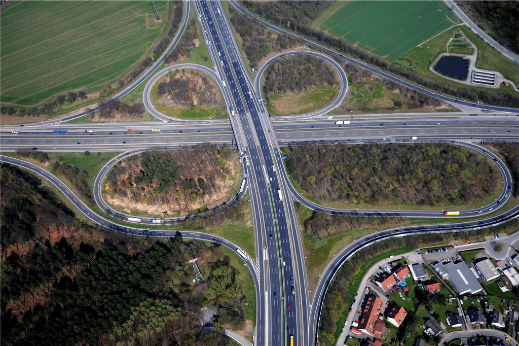 Fahrbahn im Westhofener Kreuz gesperrt: Bohrungen für Brückenneubau Westhofener Kreuz aus der Luft