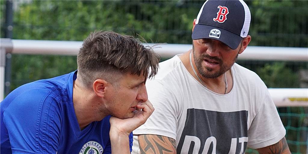 „Schiss in der Buchse“: Coach Claas Hoffmann macht U23-Jungs vom Holzwickeder SC aber nicht zur Sau Erste deftige Liga-Heimpleite nach den dürftigen Testspielergebnissen für HSC-Coach Claas Hoffmann (r.) − hier mit seinem Co-Trainer Marcel Böhme.