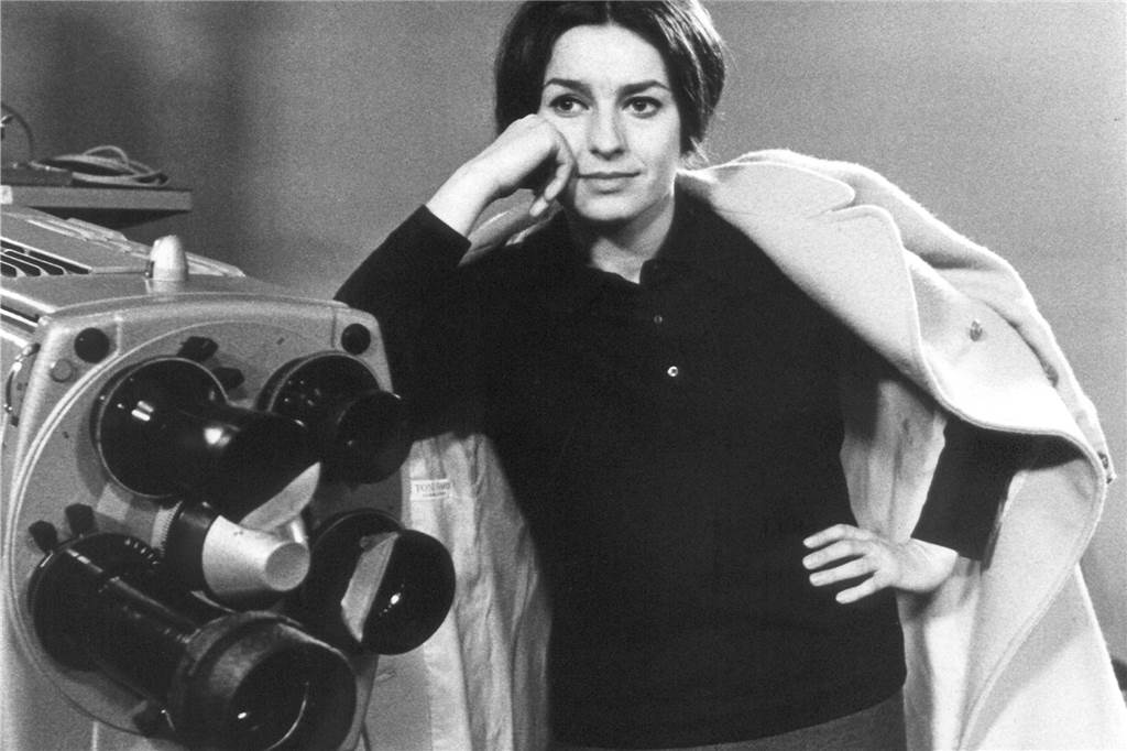 Fünf Jahrzehnte „Tatort“: Der Sonntagskrimi als Seelenspiegel der Gesellschaft Erste Ermittlerin, also Frau mit dem Label "Tatort"-Kommissarin», war ab 1978 Nicole Heesters. Sie spielte in drei Filmen die Mainzer Oberkommissarin Marianne Buchmüller.