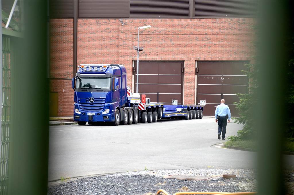 Erste Testtransporte sind von Jülich nach Ahaus gefahren. Die BI "Kein Atommüll in Ahaus" will die geplanten Transporte der Jülicher Castorbehälter nach Ahaus in jedem Fall verhindern.