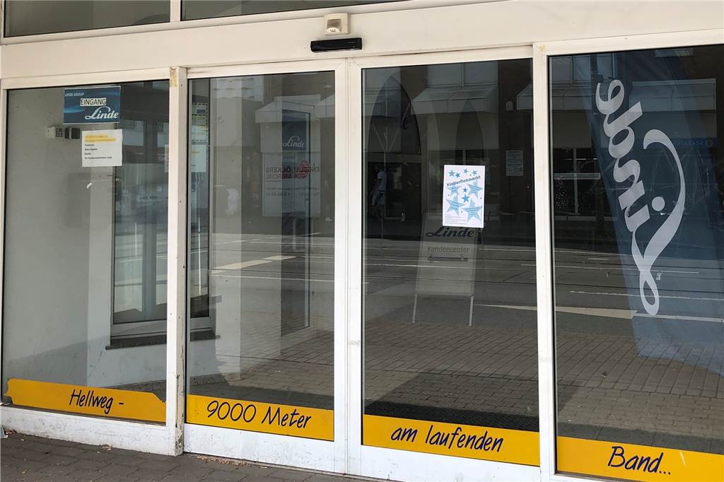 Volksbank-Umzug in Brackel: Erste Details zur Neueröffnung bekannt Erste Umbaumaßnahmen sind mit Blick durch die Schaufenster bereits zu erkennen. Ansonsten deutet bisher noch nichts auf einen Einzug der Volksbank hin.