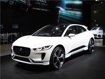 Erster Elektrowagen der Marke und schon ein SUV: der Jaguar I-Pace. Foto: Thomas Geiger/dpa-tmn