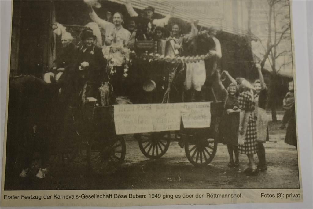 Böse Buben und BuMika: Was der Lüner Karneval einmal war - und was er noch ist Erster Festumzug der Karnevals-Gesellschaft Böse Buben. Erschienen in Ruhr Nachrichten vom 7. Januar 1998, anlässlich des 50. Jubiläums.