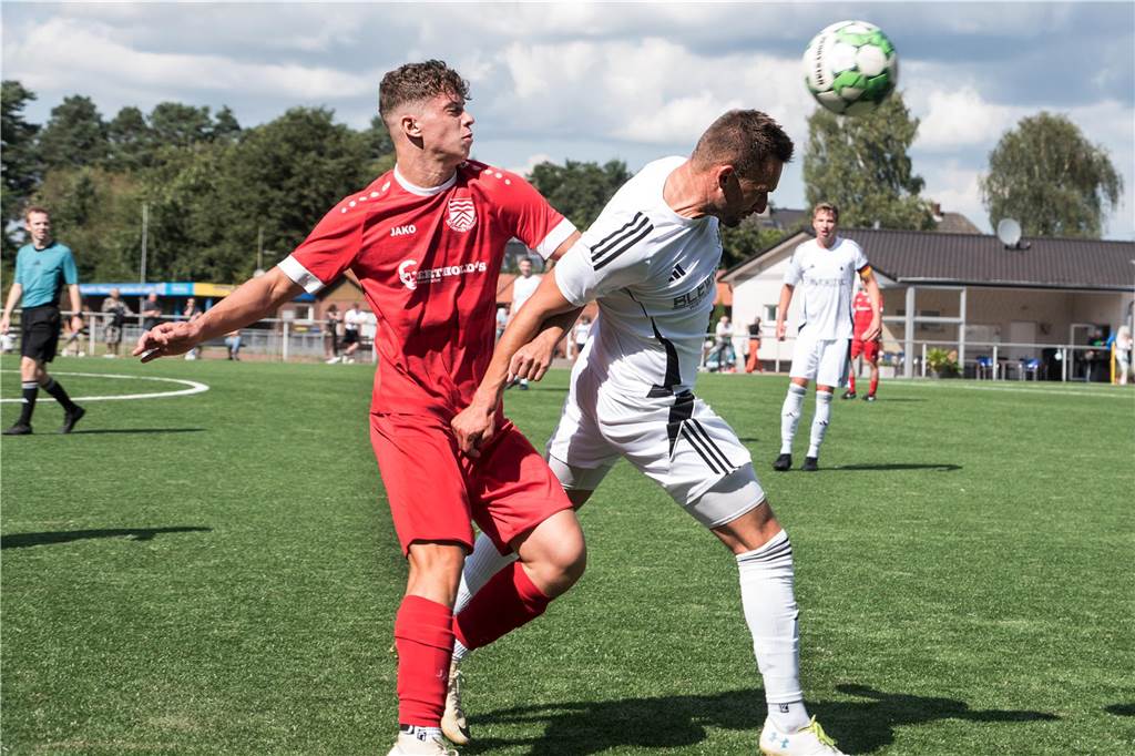 Erstes Ligator für Concordia Flaesheim: Lars Ricken (l.) traf zum 2:0 für die Hausherren.