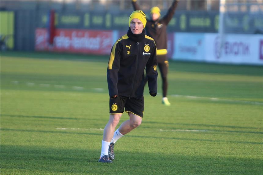 Premiere für Gomez - Duo muss weiterhin pausieren Erstmals beim BVB am Ball: Sergio Gomez.