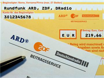 Erstmals in der Geschichte von ARD und ZDF sinkt der Rundfunkbeitrag - um 48 Cent auf 17,50 Euro im Monat. Foto: Arno Burgi/Archiv