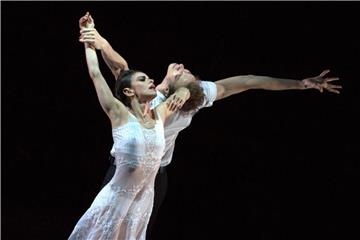 Erstmals inszeniert Choreograf Martin Schläpfer das Stück „Schwanensee“. Foto: Gert Weigelt/Deutsche Oper am Rhein