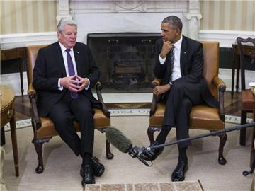 Erstmals seit 18 Jahren ist wieder ein deutsches Staatsoberhaupt im Weißen Haus: Joachim Gauck im Gespräch mit Barack Obama. Foto: Jim Lo Scalzo