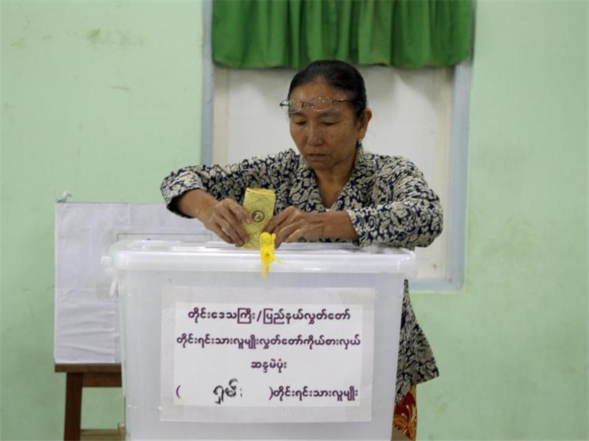 Siegesstimmung bei Suu Kyi-Anhängern nach Wahlen in Myanmar Erstmals seit 25 Jahren gab es in Myanmar freie Wahlen. Foto: Seng Mai