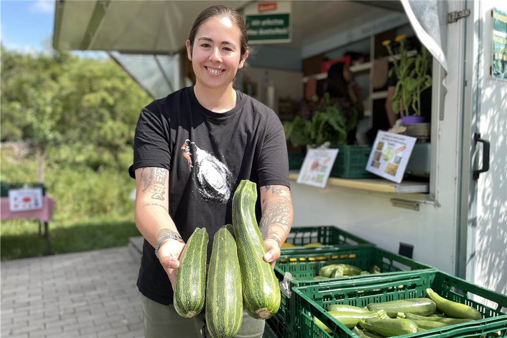 Erntefrisches Gemüse und Geschenkartikel: Mini-Markt wieder komplett Der Mini-Markt auf Gut Königsmühle ist wieder komplett.