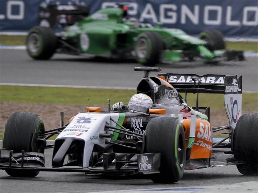 Silberpfeil zuverlässig - Red Bull bricht wieder ab Erstzfahrer Daniel Juncadella hat den neuen VJM07 im Griff. Foto: Roman Rios