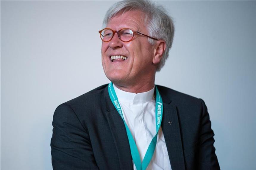 EKD-Chef: Migranten nicht von einem Land ins andere schieben Erwartet von den Regierungschefs, dass sie sich auf eine Lösung in der Flüchtlingspolitik einigen: EKD-Chef Heinrich Bedford-Strohm. Foto: Guido Kirchner