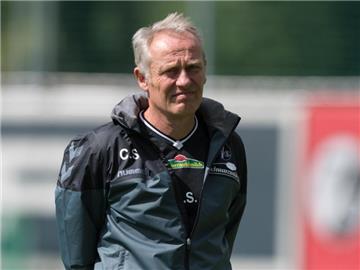 Erwartet zum Bundesliga-Auftakt Eintracht in Frankfurt: Freiburg-Trainer Christian Streich. Foto: Patrick Seeger